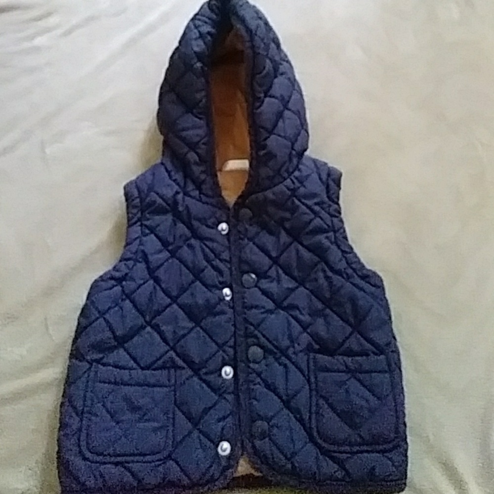 Lightly used adorable boy vest 6-9 mth